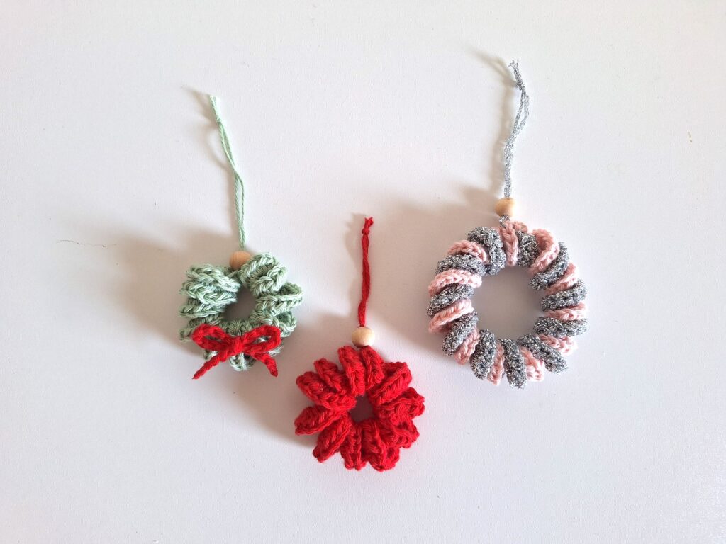 Modèle de couronne de noel en crochet